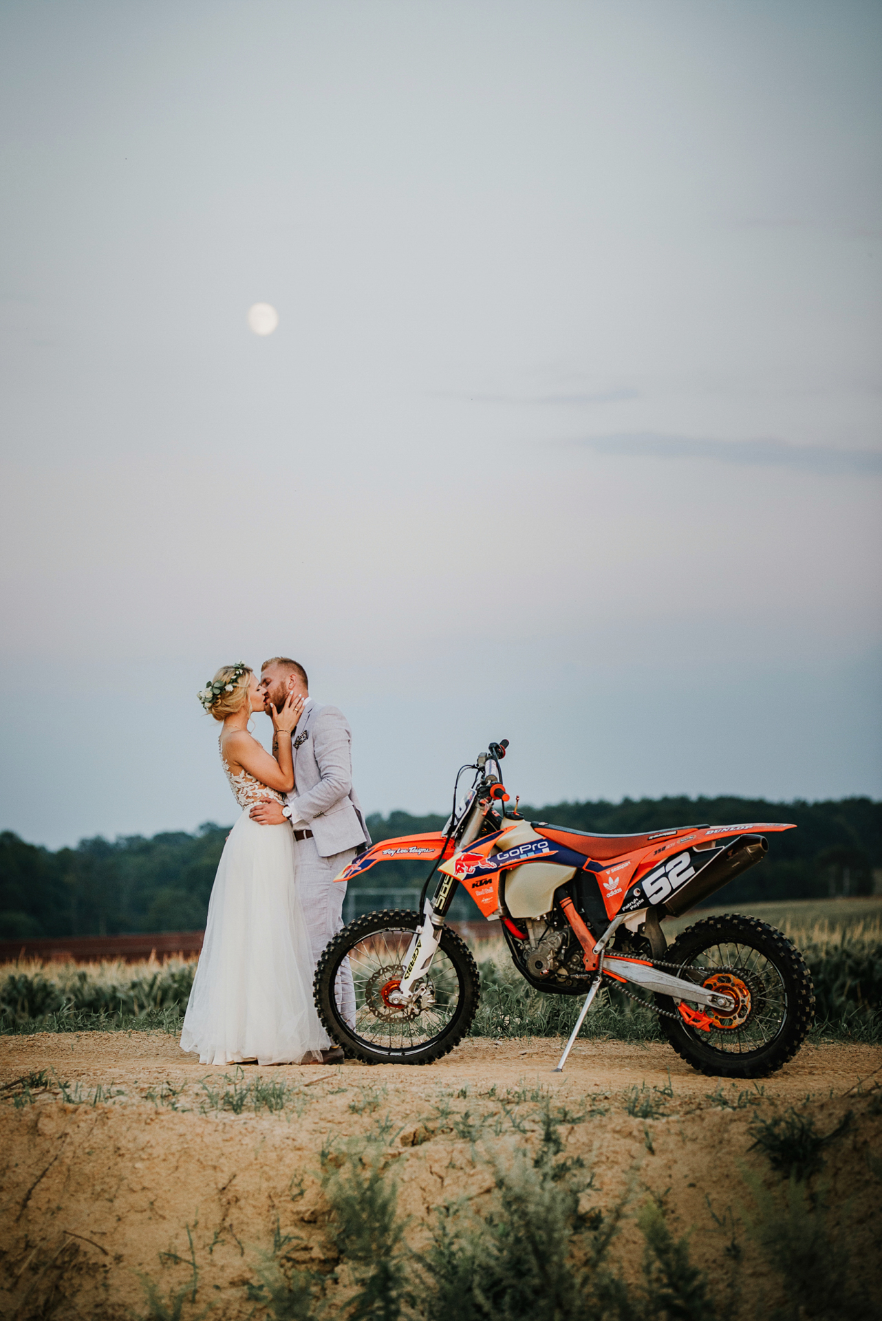 Para Młoda z motorem