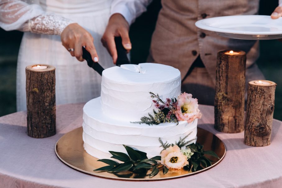 Naked cake, czyli tort weselny w wersji minimalistycznej
