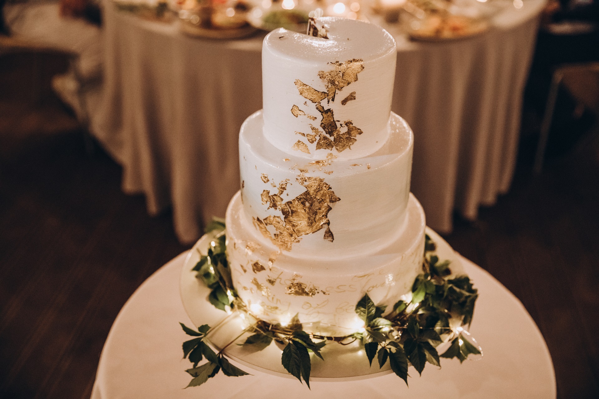 modny naked cake na wesele