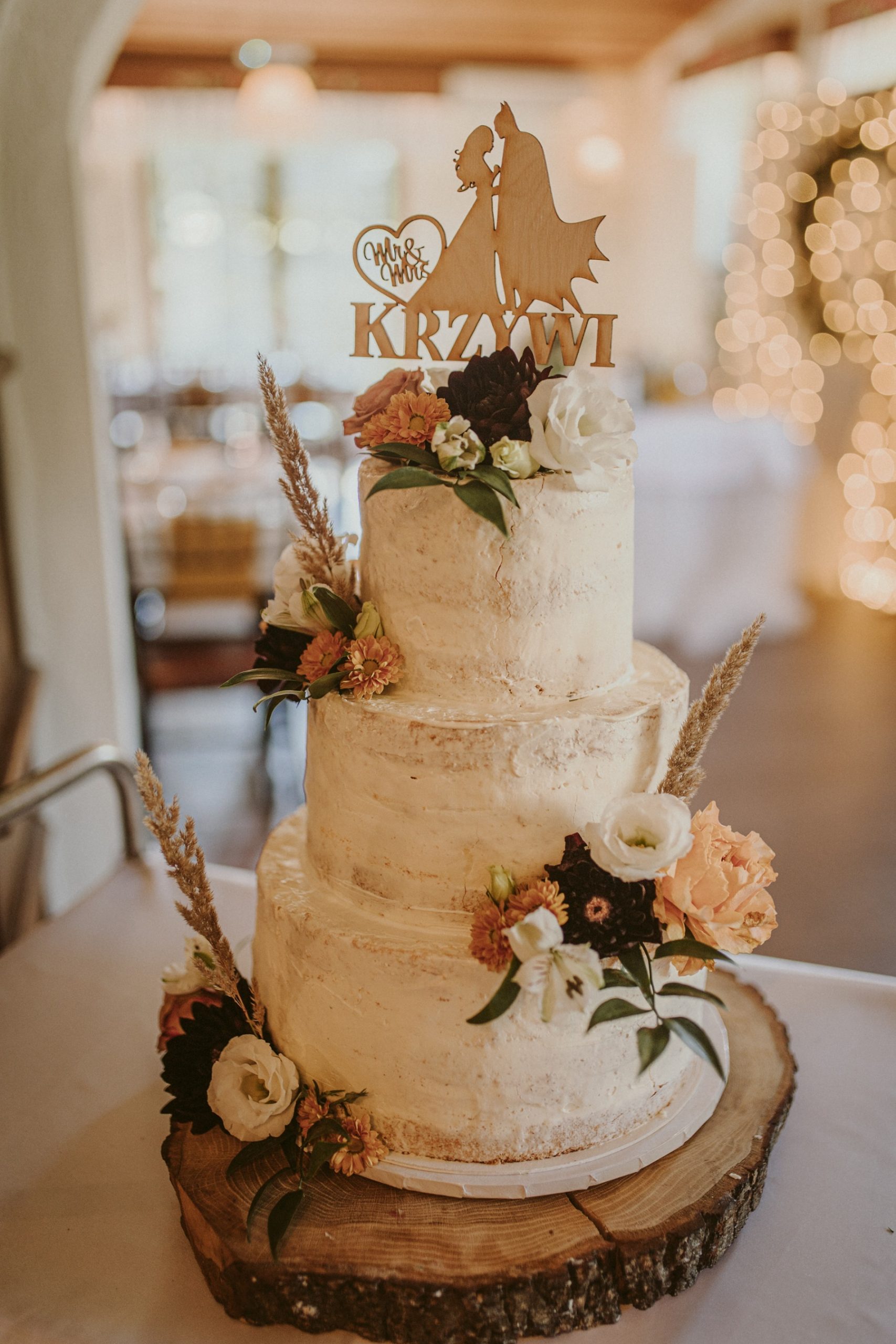 tort weselny naked cake treny ślubne z drewnianym topperem