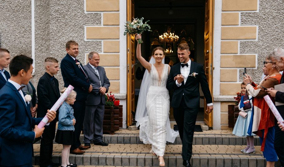 Ultraromantyczny ślub Izabeli i Dawida w obiektywie Radosława Kaźmierczaka