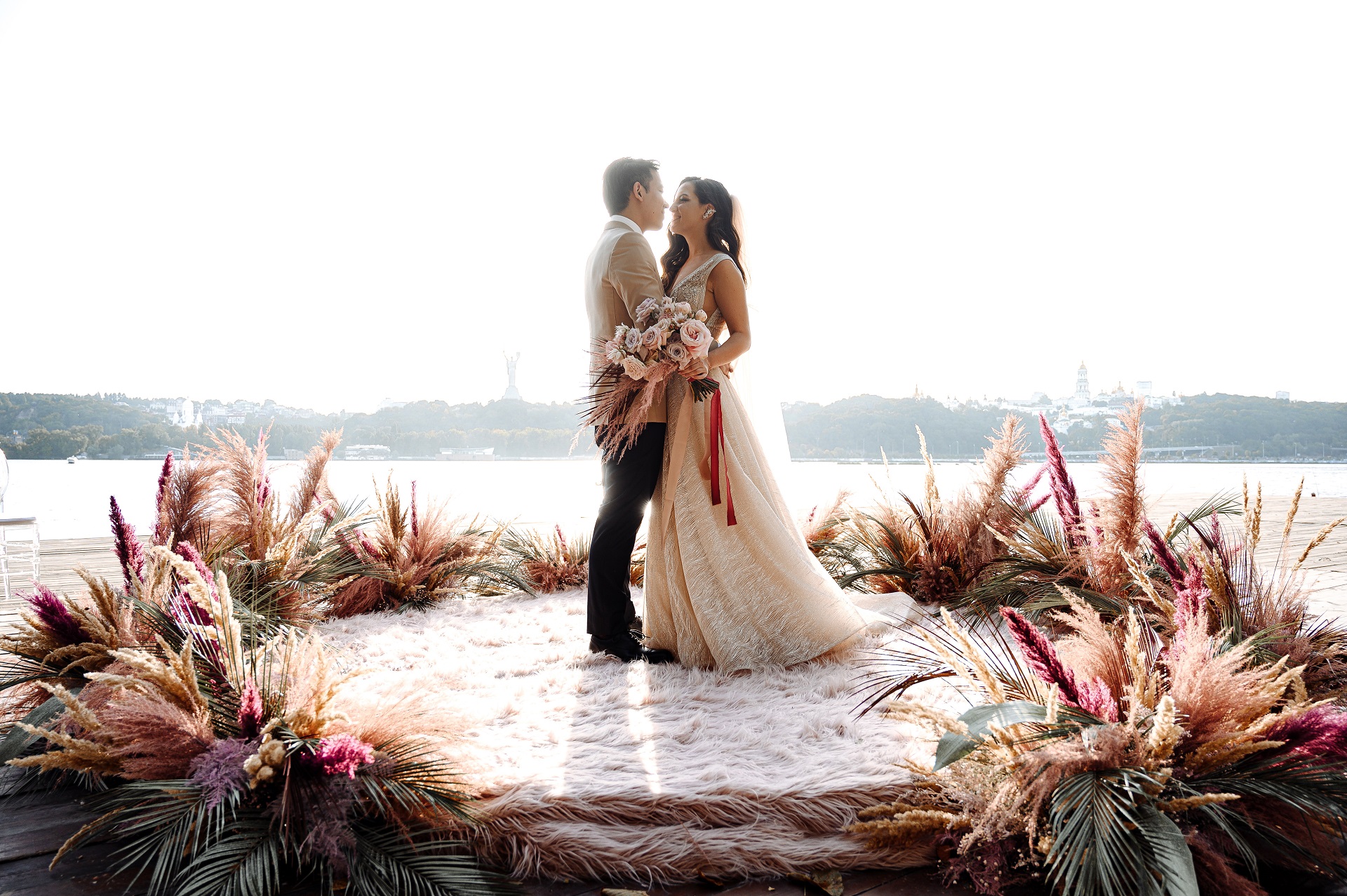 Para Młoda w stylu boho podczas sesji plenrowej