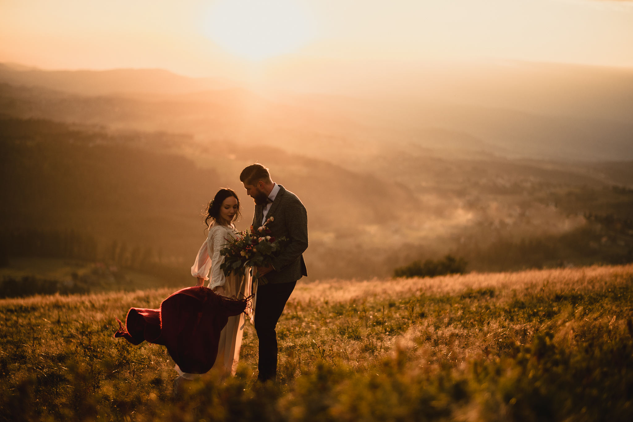 sesja ślubna podczas golden hour