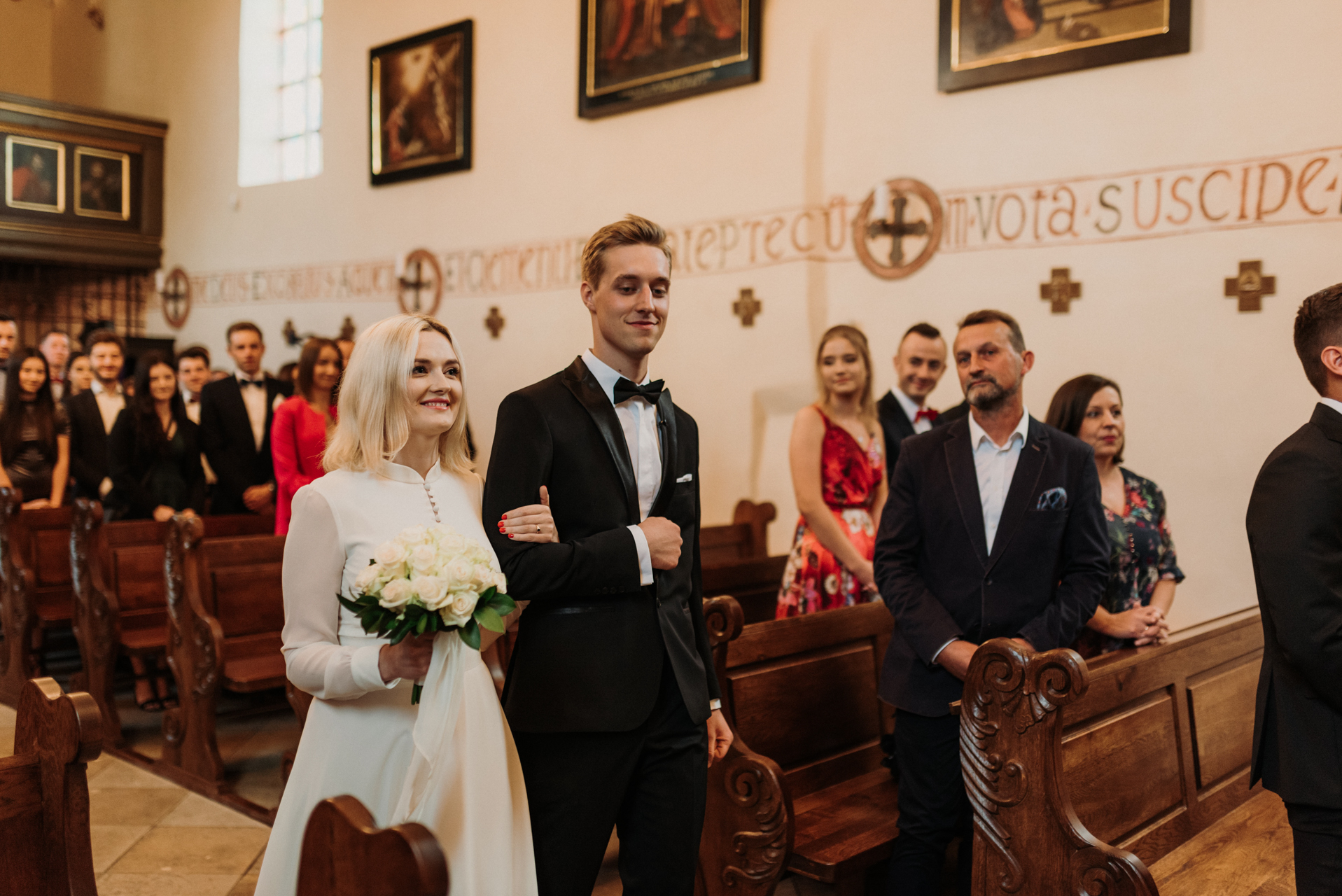 Para Młoda w kościele