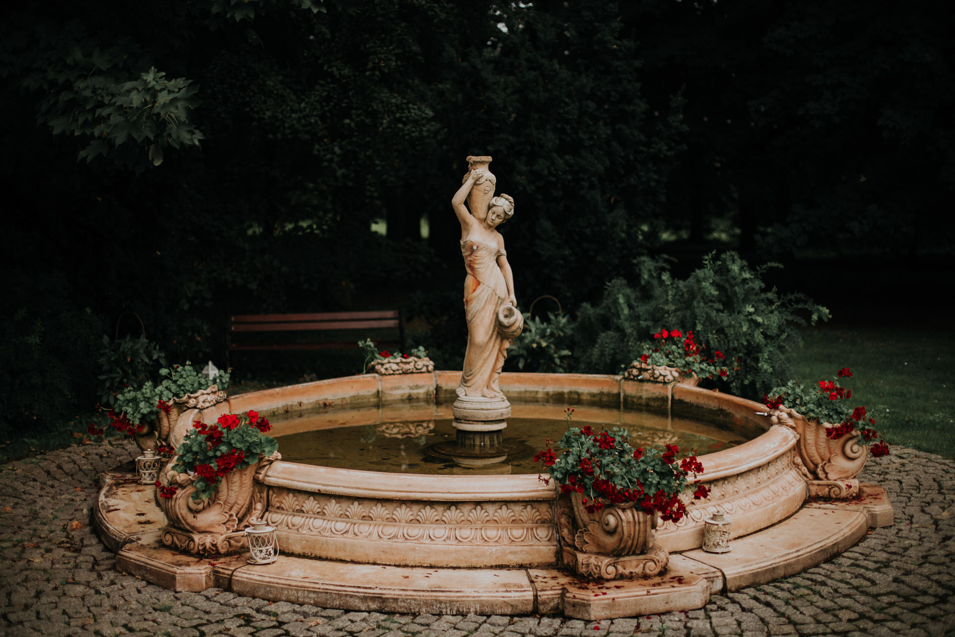 fontanna przed dworkiem