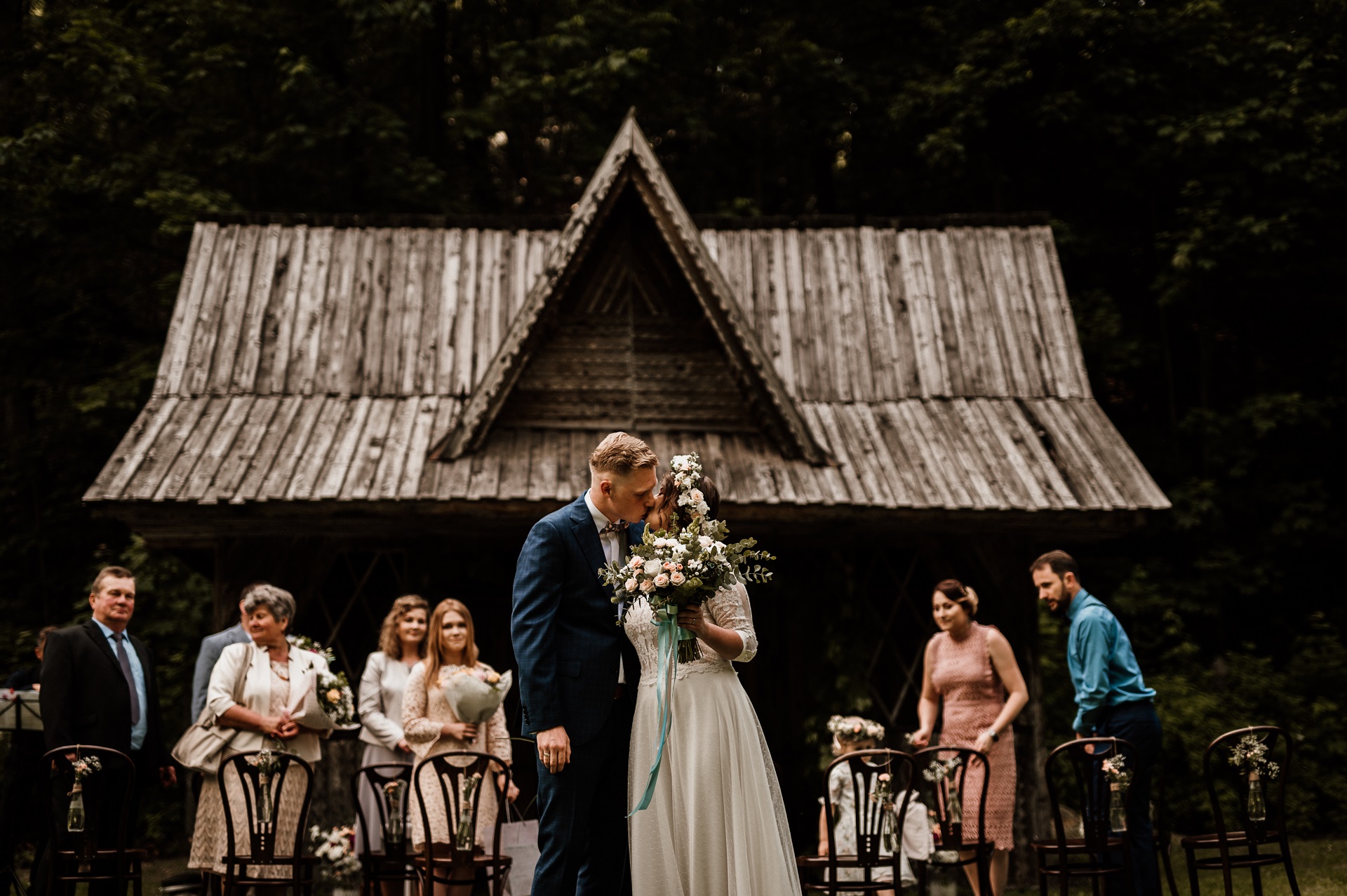 Para Młoda podczas ślubu cywilnego