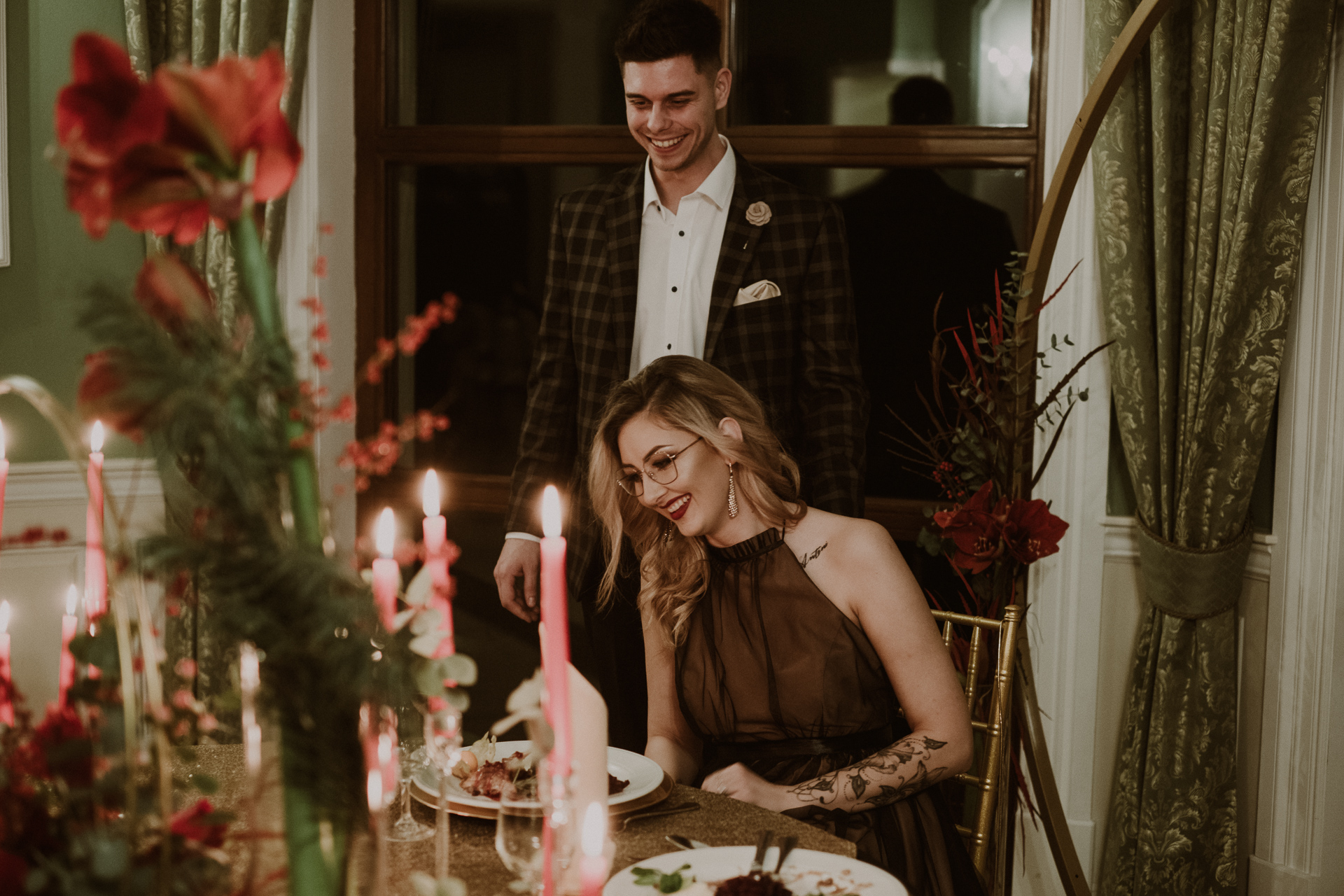 elegancka sesja narzeczeńska w hotelu 