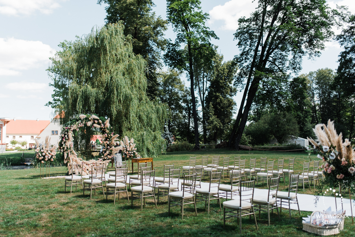 dekoracje ślubu plenerowego w stylu boho