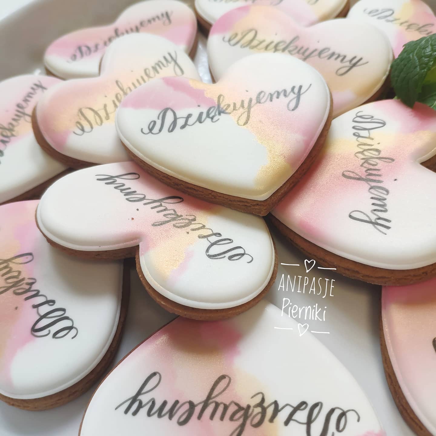 Pierniczki jako podziękowania dla gości na weselu