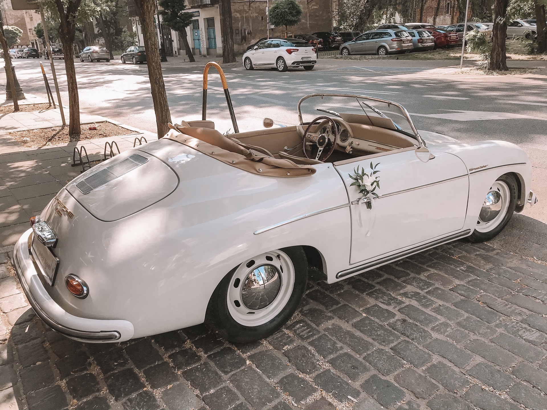 zabytkowy samochód do ślubu porsche cabrio