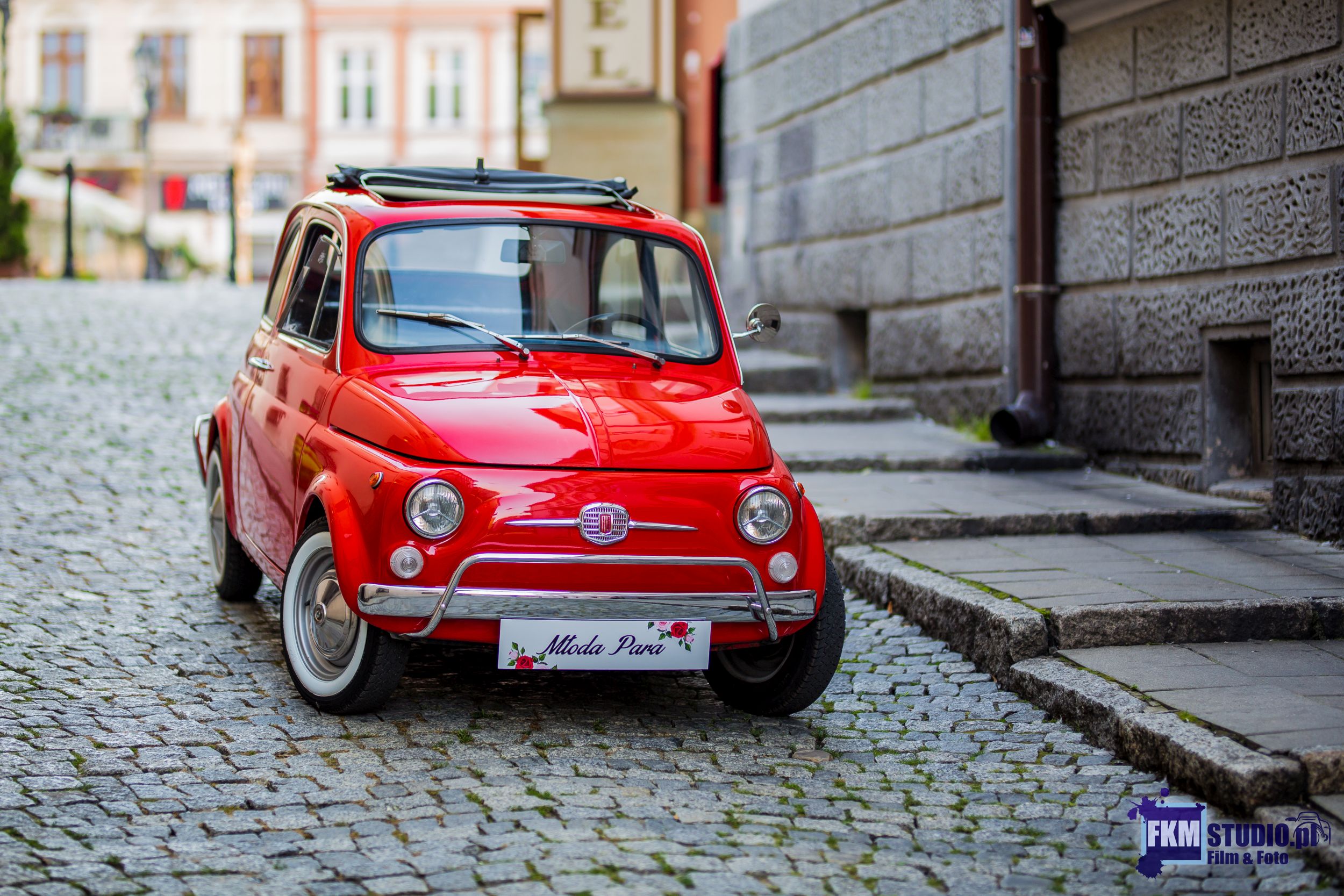 zabytkowy samochód do ślubu fiat 500