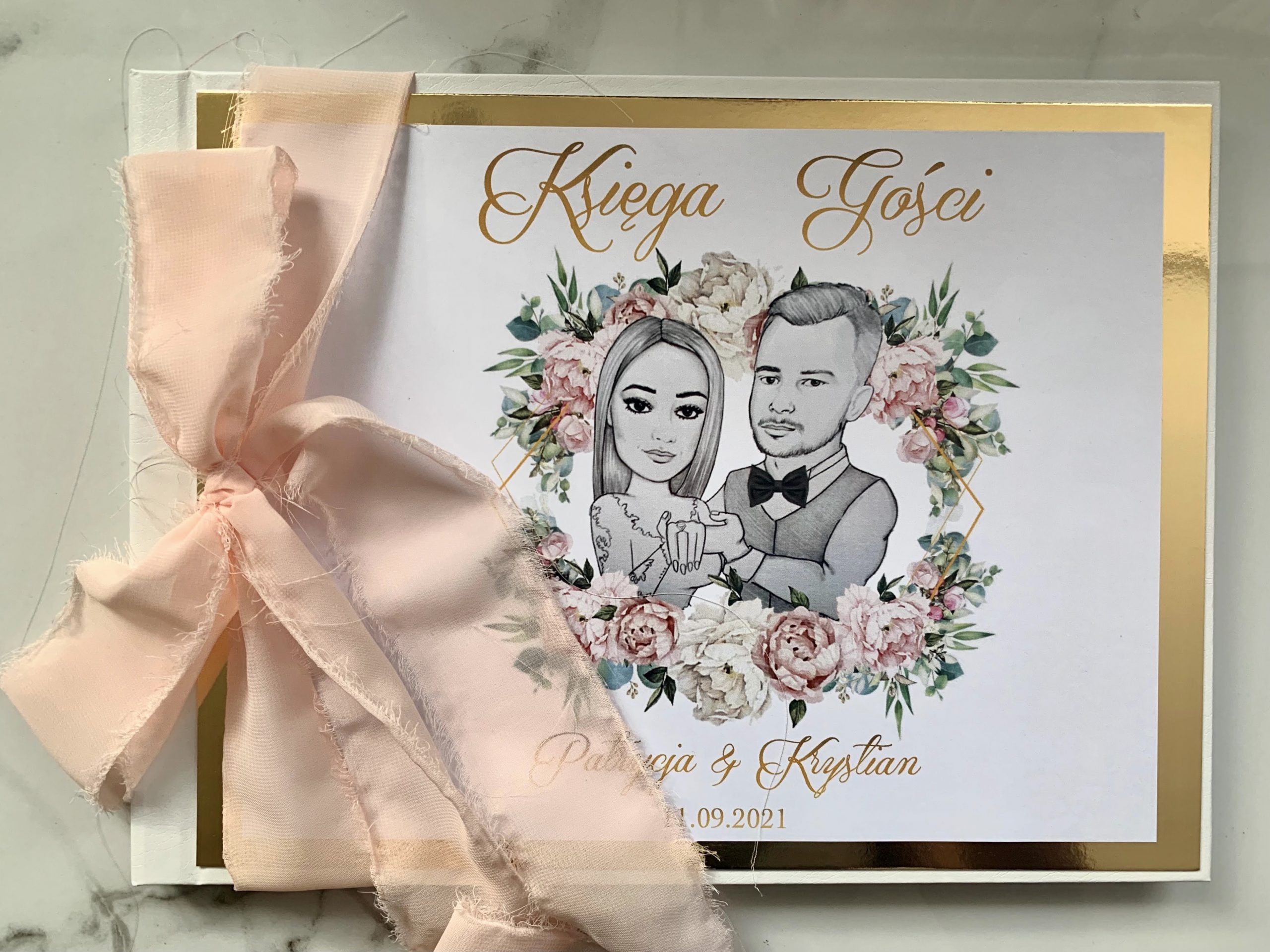 księga gości z portretem pary młodej
