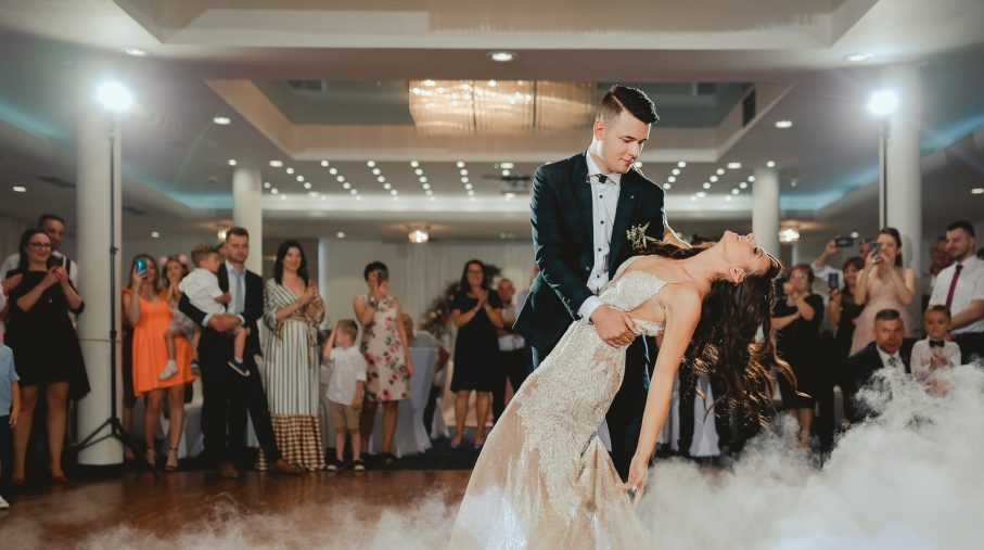 Ślub i wesele w stylu glamour z elementami rustykalnymi –piękny reportaż z ceremonii Klaudii i Piotra!