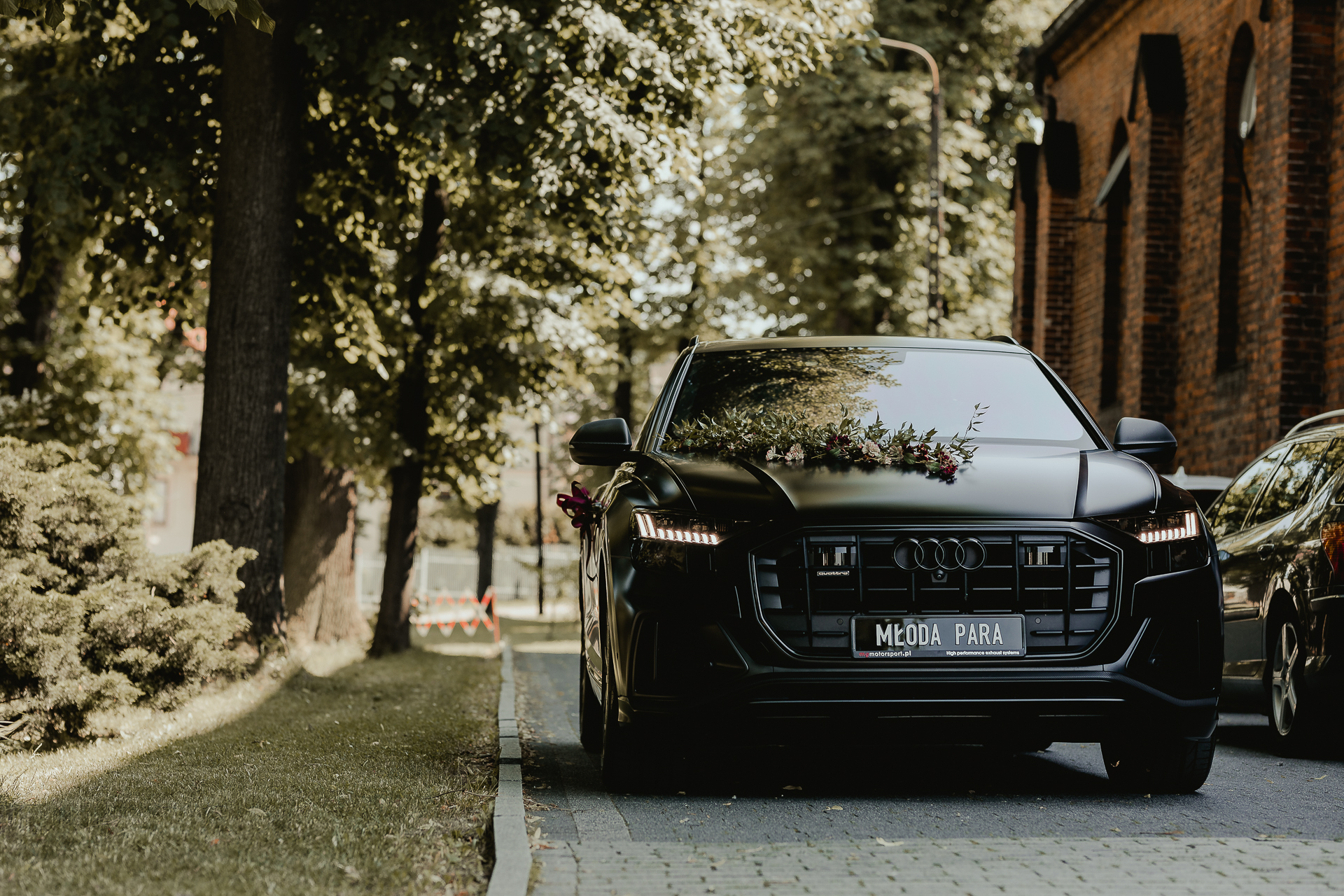 czarne audi do ślubu reportaż ślubny 
