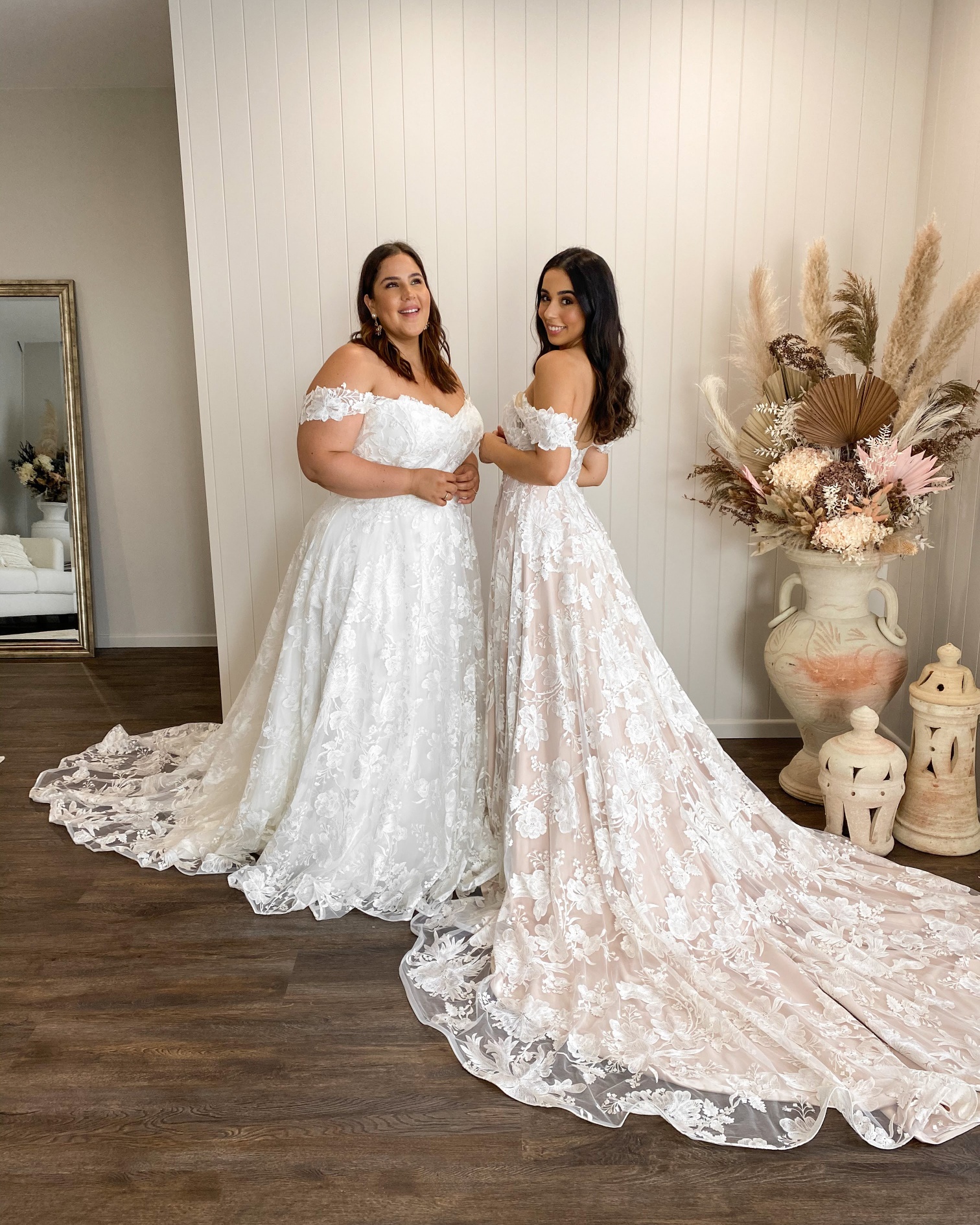 Suknia ślubna plus size halka.