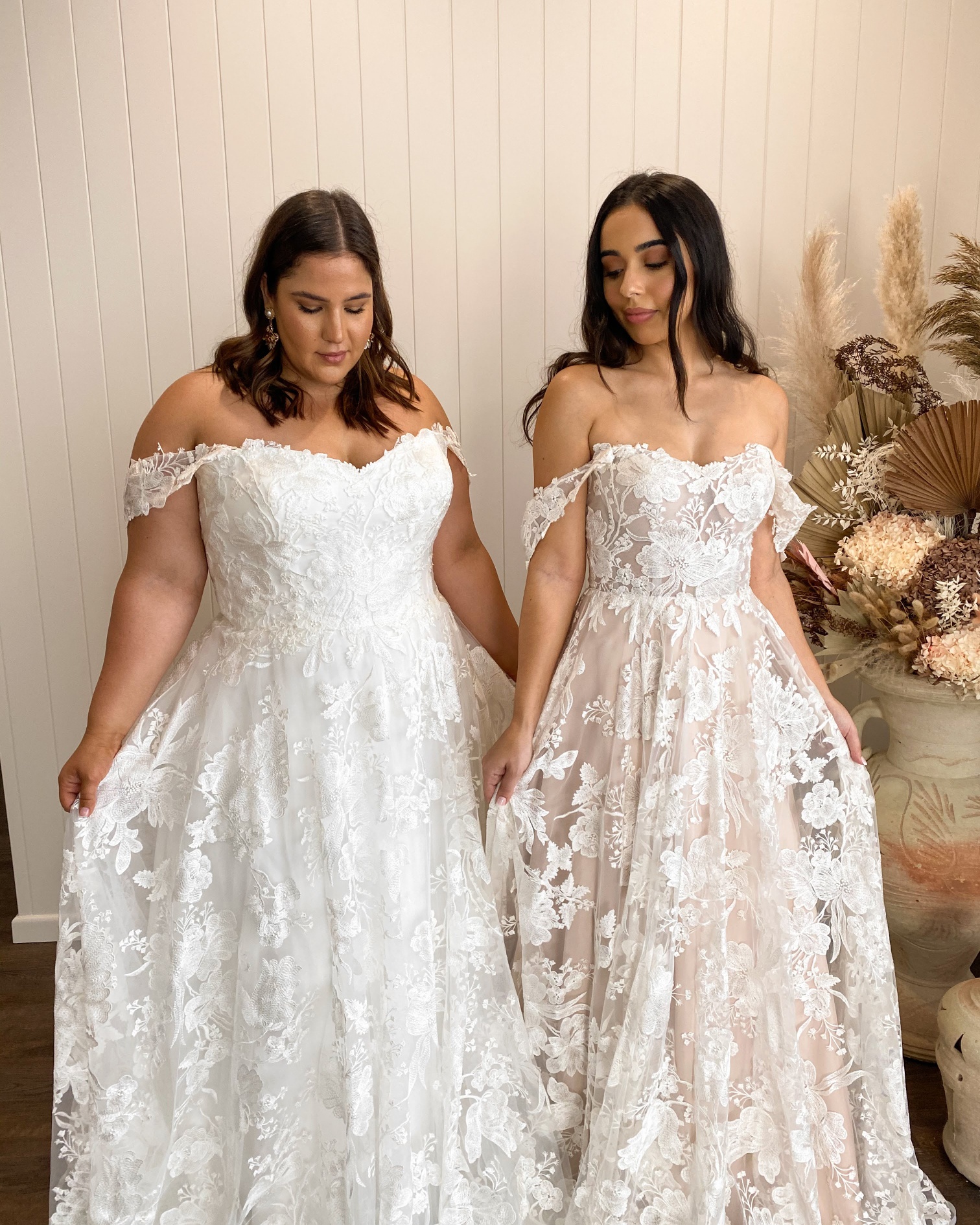 Suknia ślubna plus size brak biustonosza.