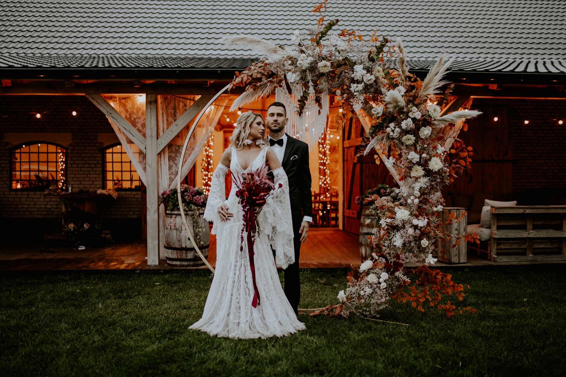para młoda w stylu boho dekoracje boho stodoła weselna wesele w stodole