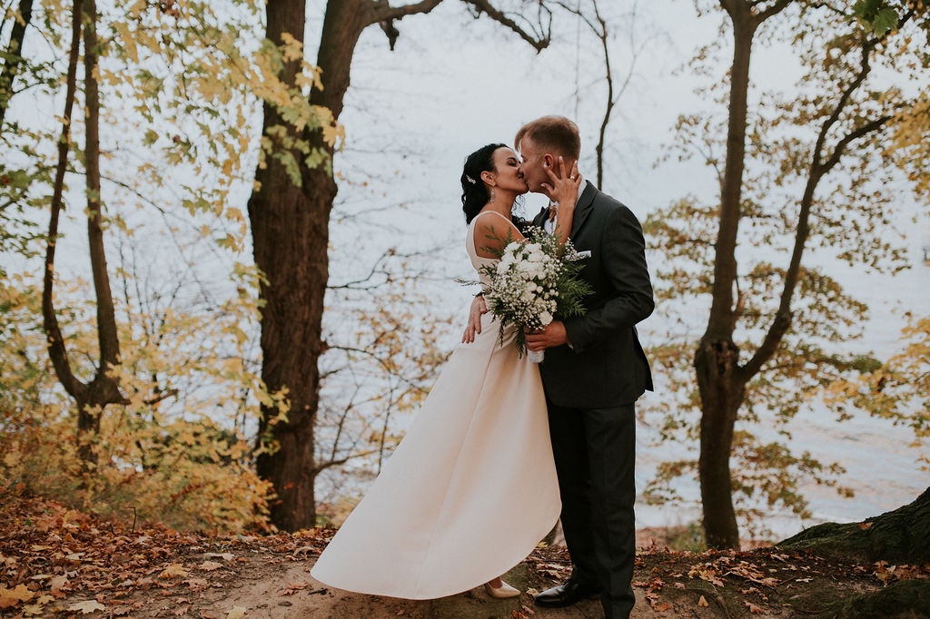 Wedding Planner podczas przygotowań na sali weselnej
