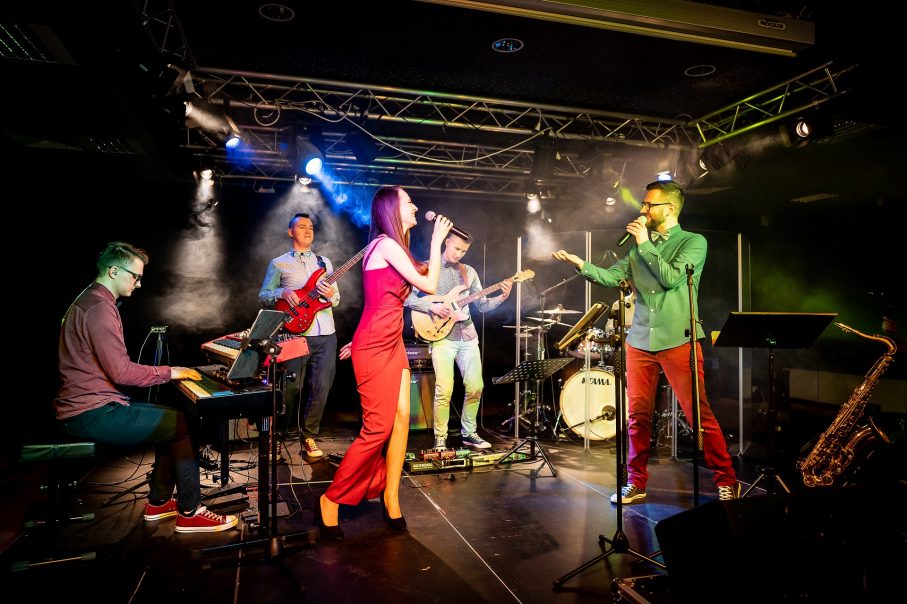 Zespół czy dj na wesele? Sprawdźcie, jaką oprawę muzyczną ślubu wybrać!